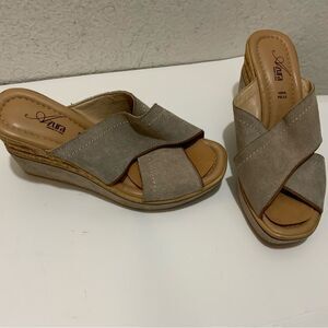 Azura Women's Beige  suede Vera Pelle Wedge Sandals 36 Made in Italy